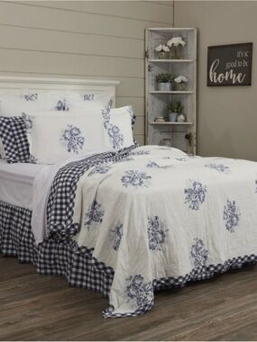 LYDIA BLUE TWIN QUILT